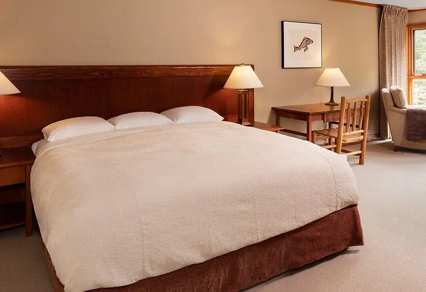 lodge-11 Pacific King Lodge king sized bed