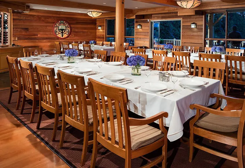 lodge-18 Interior dining area in Pacific King Lodge