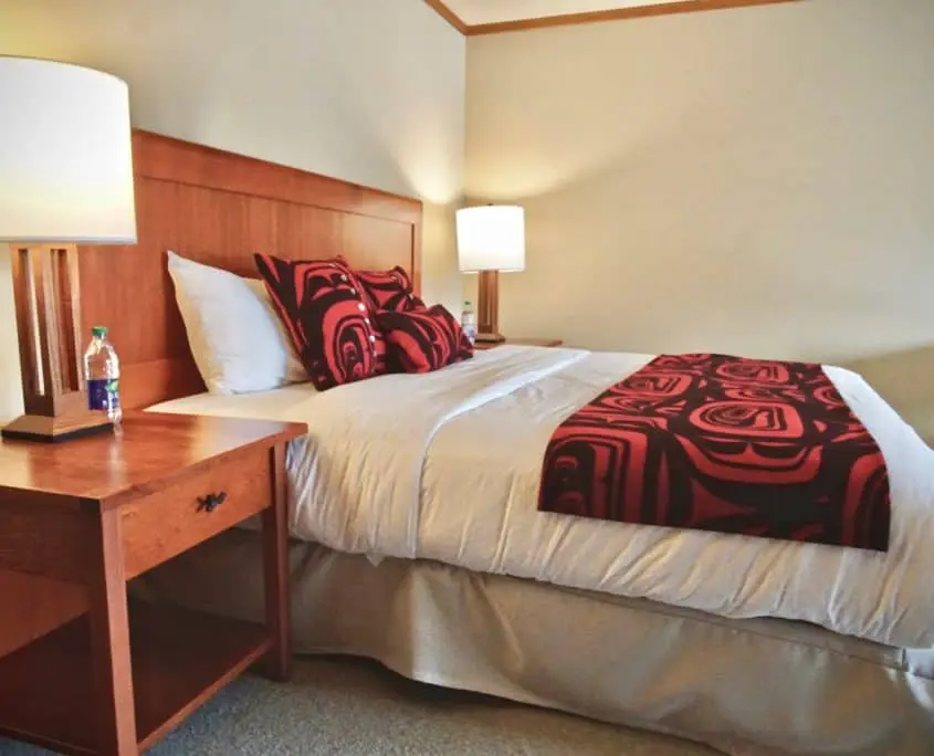 KingPacificLodgeKingBed